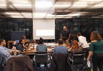 deneyimsel öğrenme egzersizleri ile desteklenen çatışma yönetimi kurumsal eğitim programımız da yaşanılan deneyimler/hisler/düşünceler eğitim danışmanı rehberliğinde sıcağı sıcağına değerlendirilirken