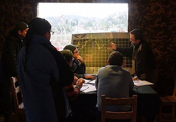 Outdoor takım çalışması ve ekip yönetimi programı Milli Mücadele'de belirlenen takım liderleri kendi aralarında saha operasyonuna hazırlık planlaması yaparken