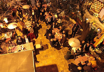 Kurumsal motivasyon programımız Casus oyunlarının gerçekleştiği Sultanahmet bölgesinde oyun sonunda keyifli bir konağın bahçesinde bir araya gelen Pepsi ekibinden fotoğraf anısı