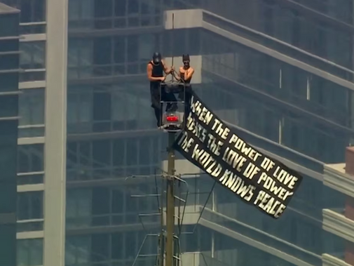 Russian couple climbing empire state building
