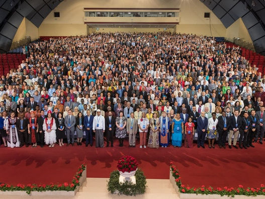Esperança e propósito brilham na Convenção Internacional Bahá'í