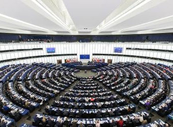 125 deputados europeus juntam-se a peritos da ONU para condenar a crescente perseguição das mulheres Bahá'ís iranianas