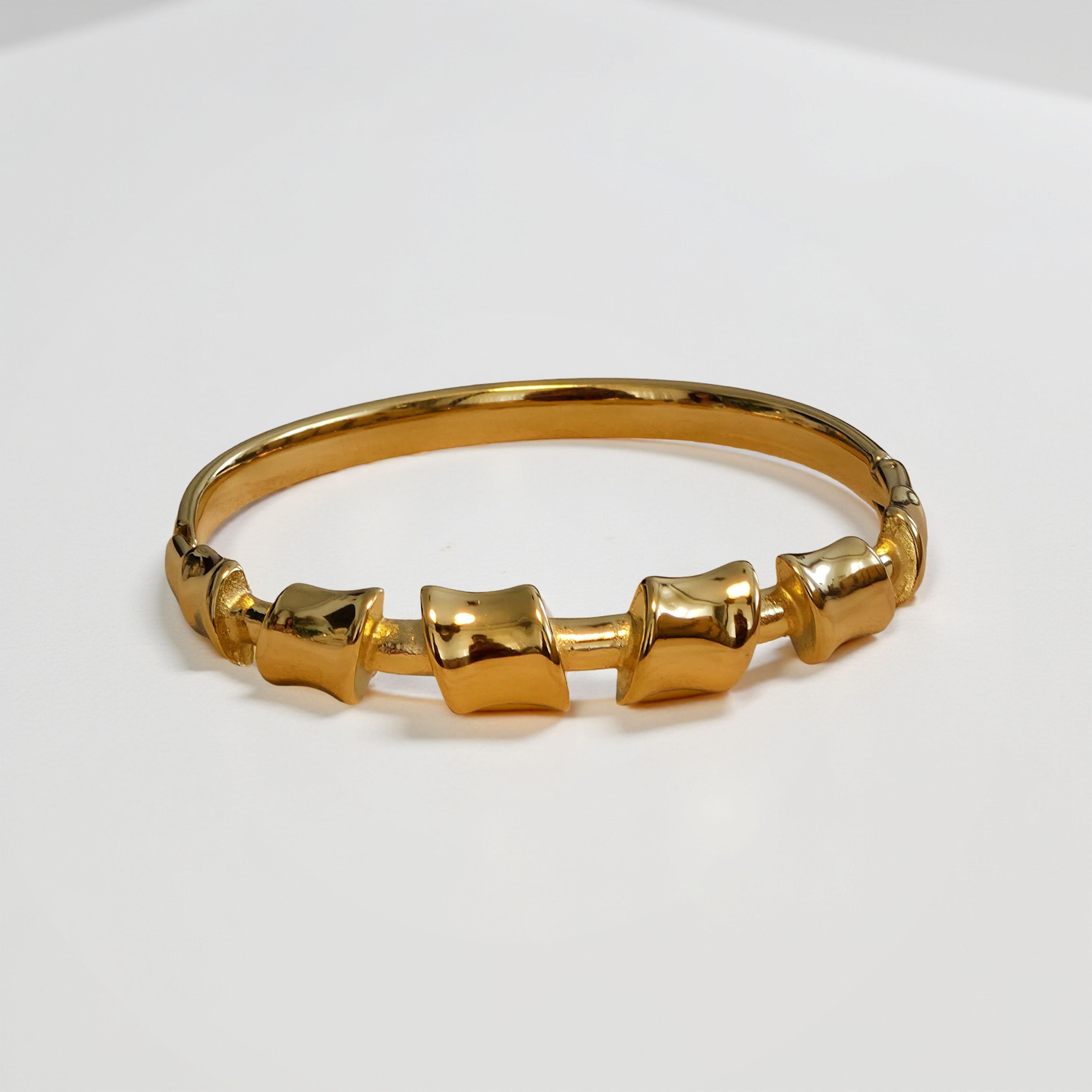 Zamansız Form Çelik Kelepçe