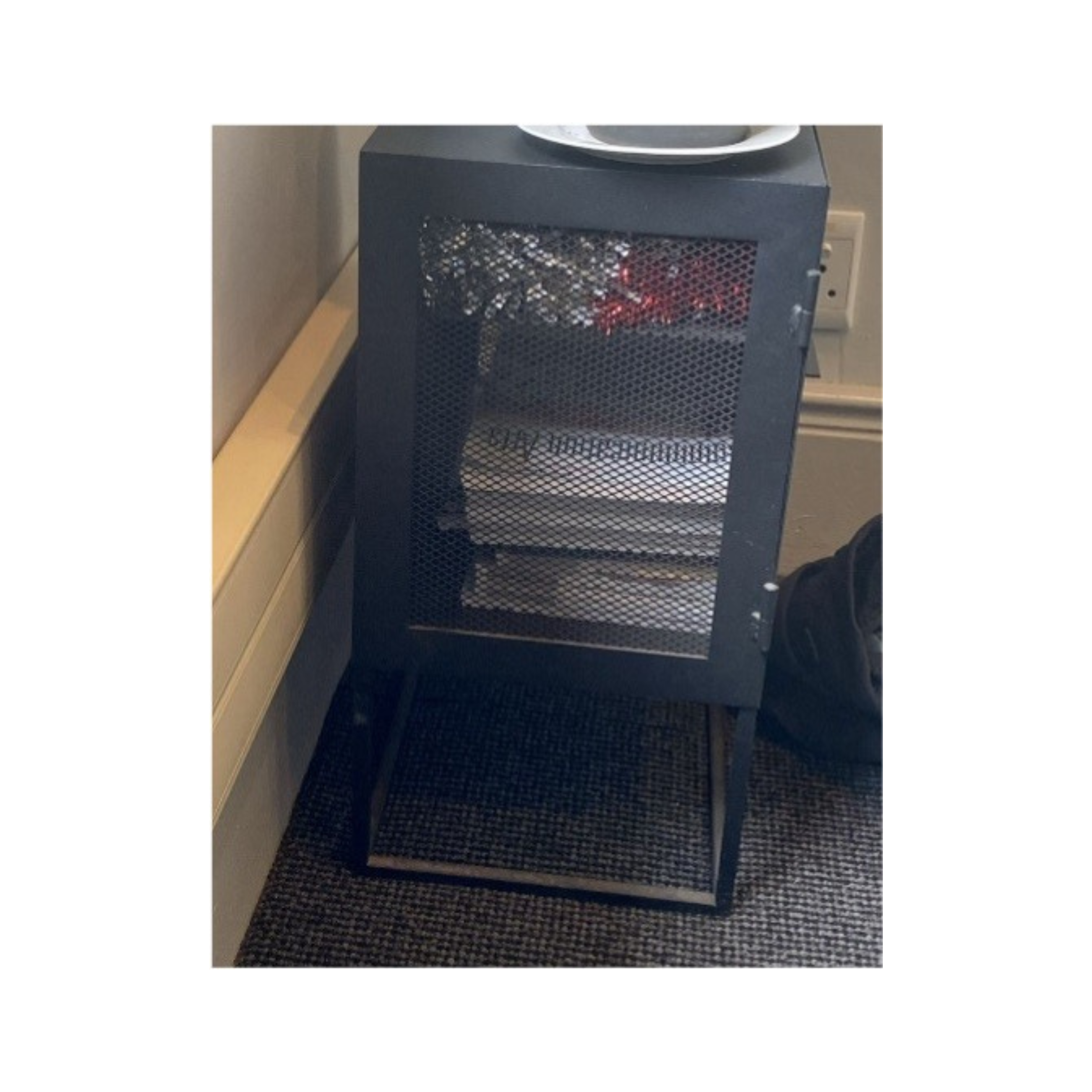 Black pedestal (*Contents not included)