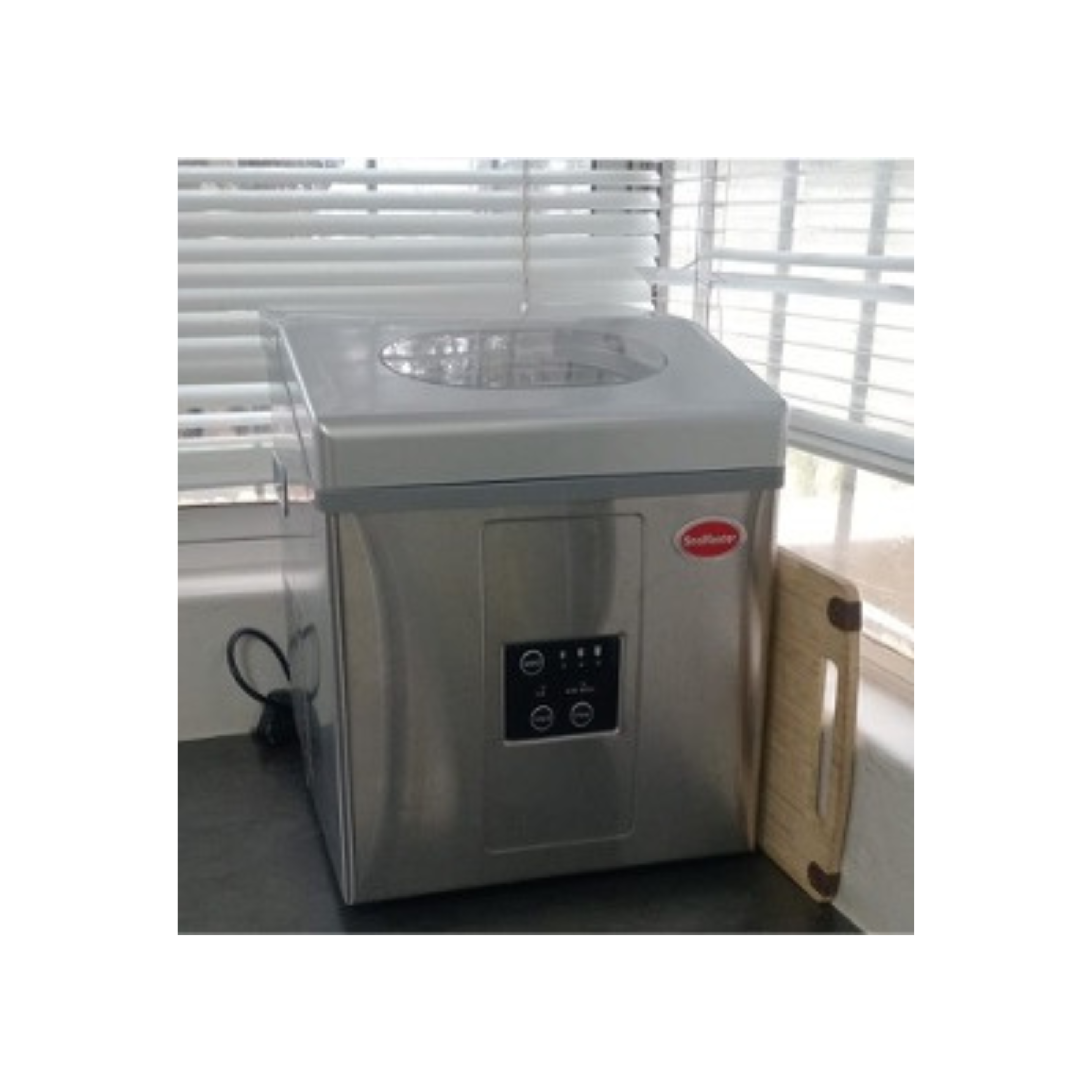 Ice maker