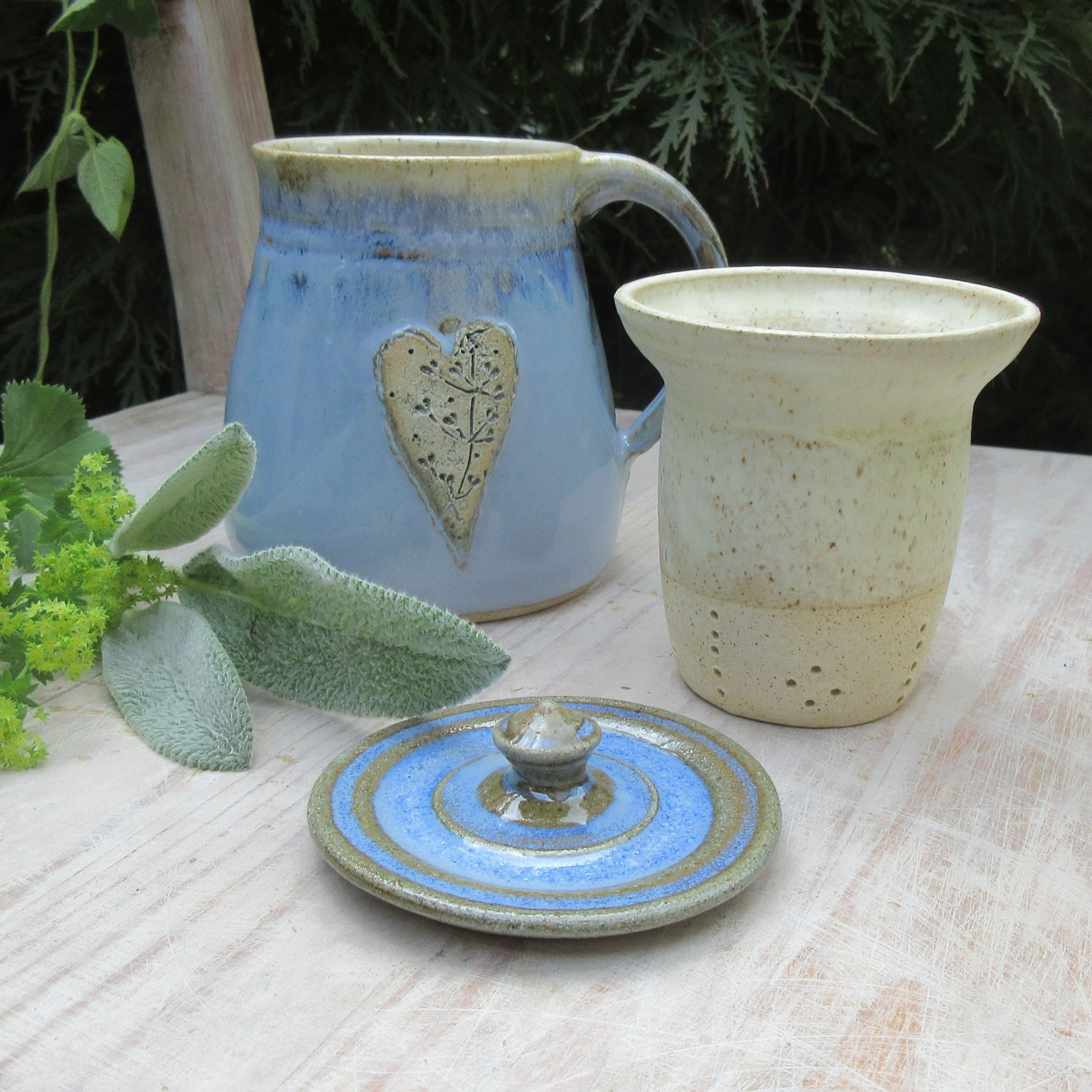 Hrnek na bylinky modrý se srdcem