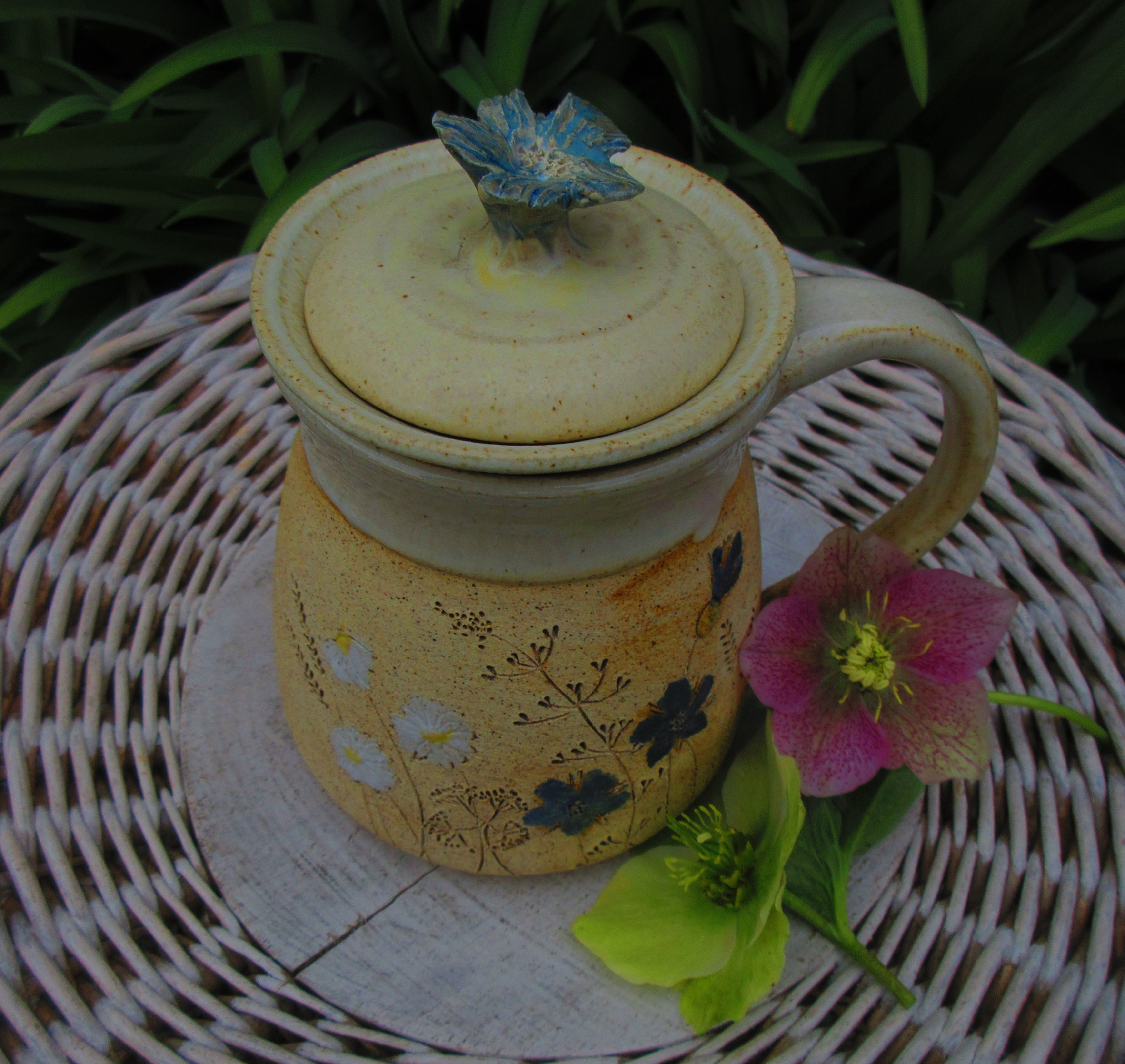 Hrnek  maxi na bylinky s chrpami