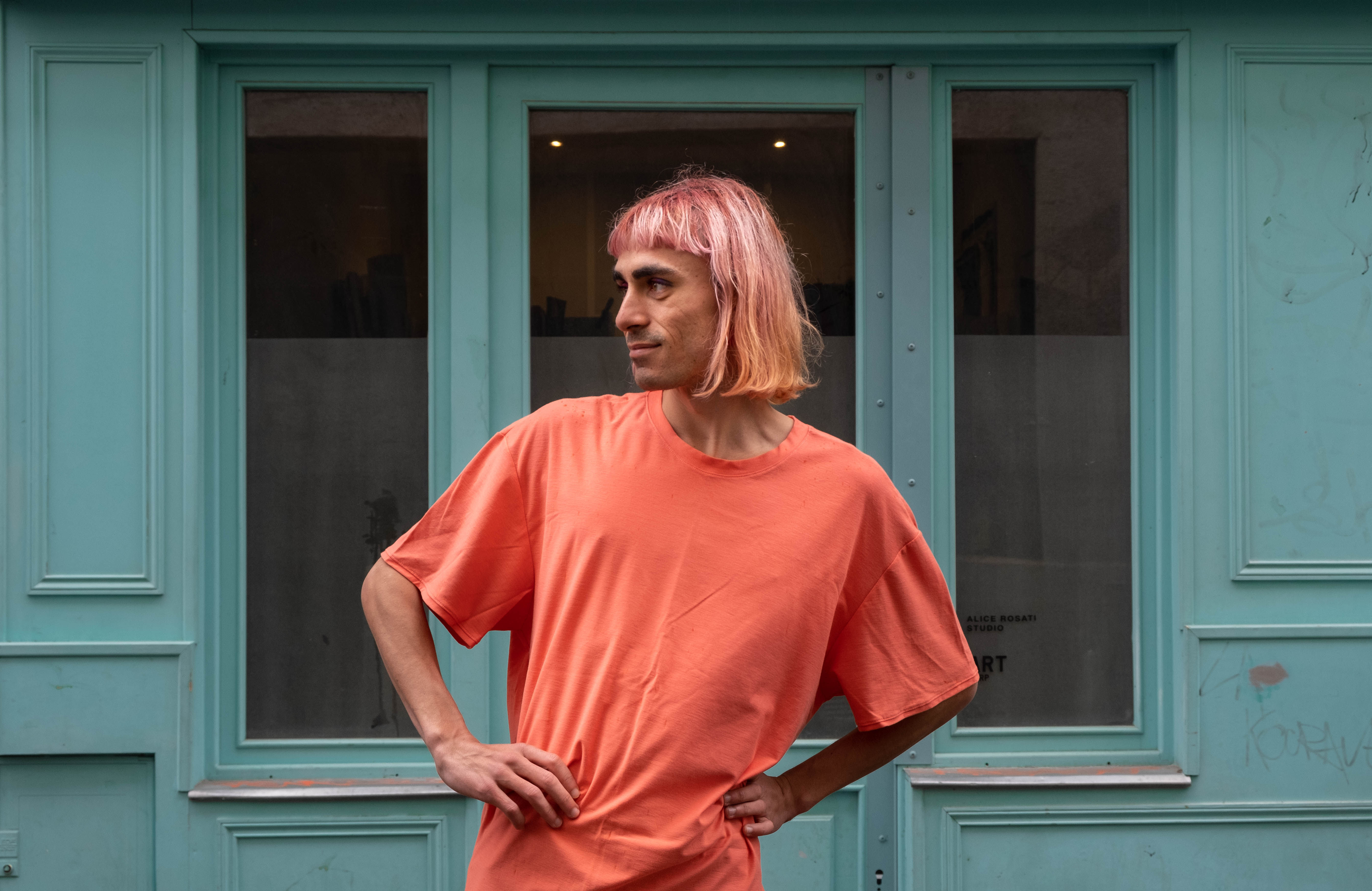 T-shirt saumon / escargots arc-en-ciel brodés