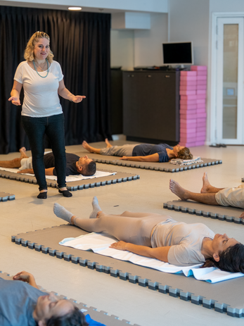 שיעור פלדנקרייז עם ענתי דגן