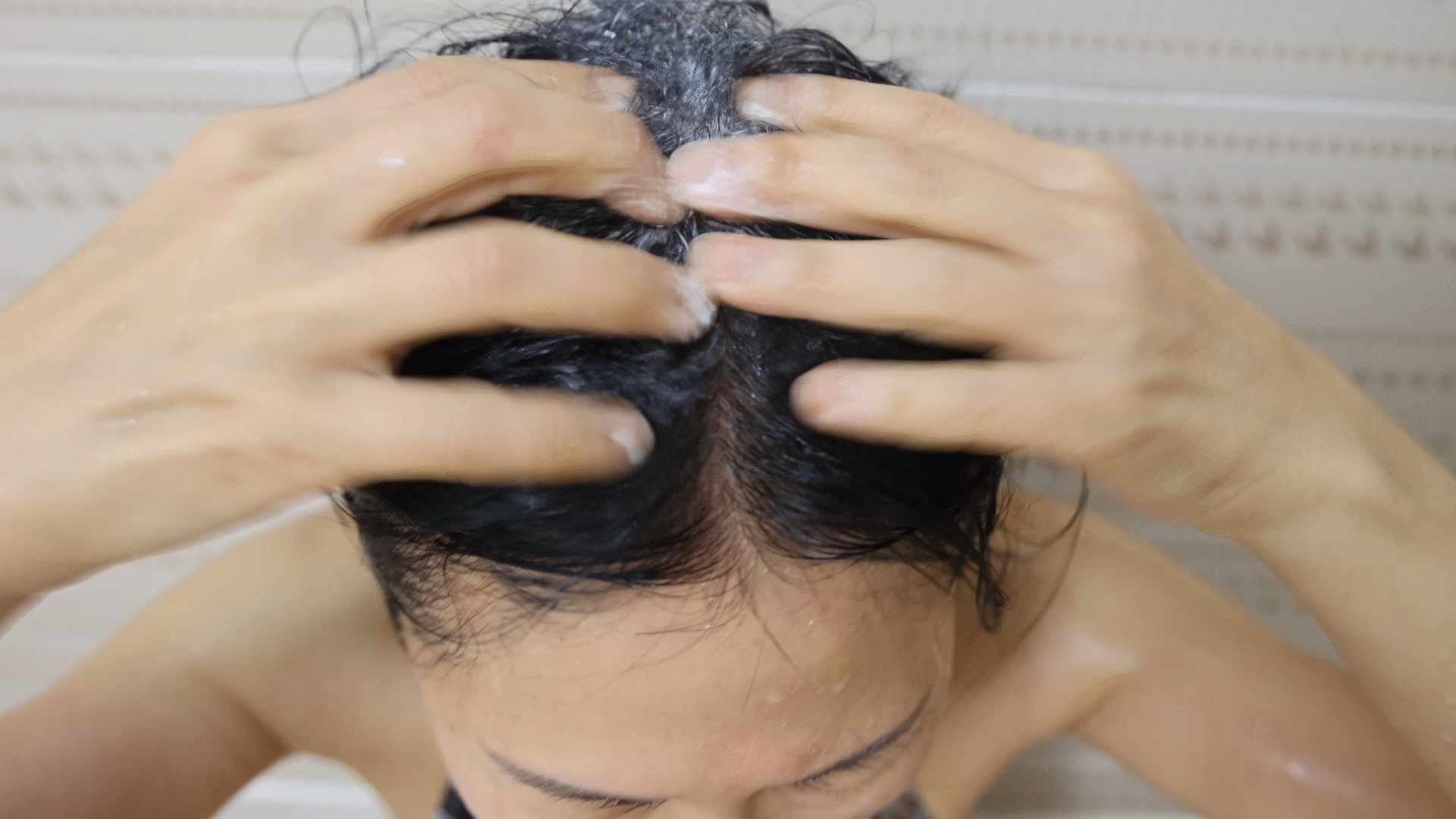 Milky Scalp for website_1_18mb_5fps_1920x1080.gif
