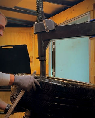 Mobile tire change and wheel balancing service