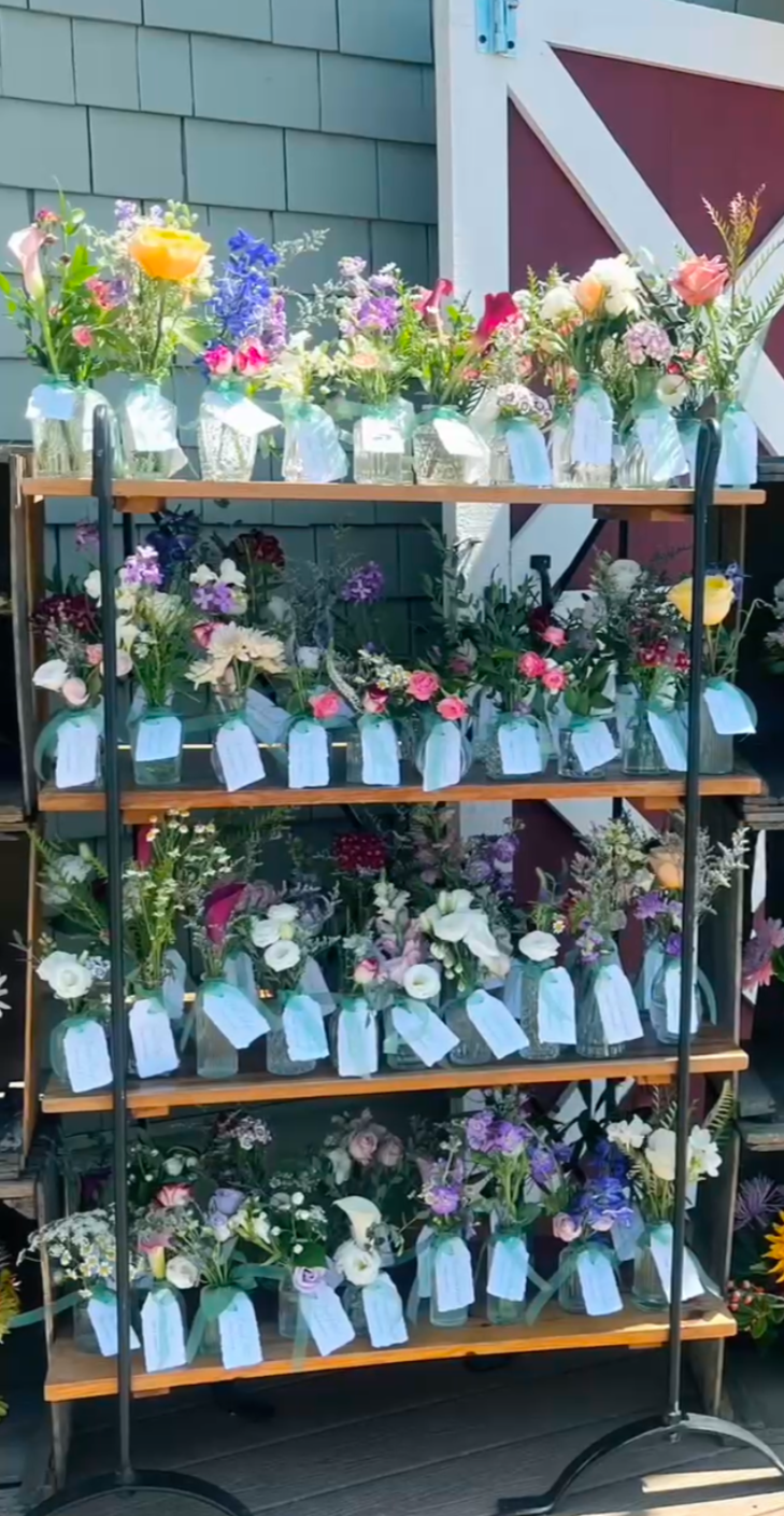 Place card bud vases - which doubled as a wedding favor!