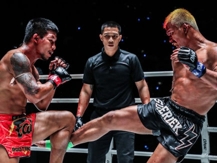 Muay Thai müsabakası yapan dövüşçü görseli - Dövüş Rehberim