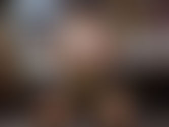 Muay Thai dövüşçüsü ringde Wai Kru saygı dansı seremonisi yapıyor geleneksel ritüel - Dövüş Rehberim