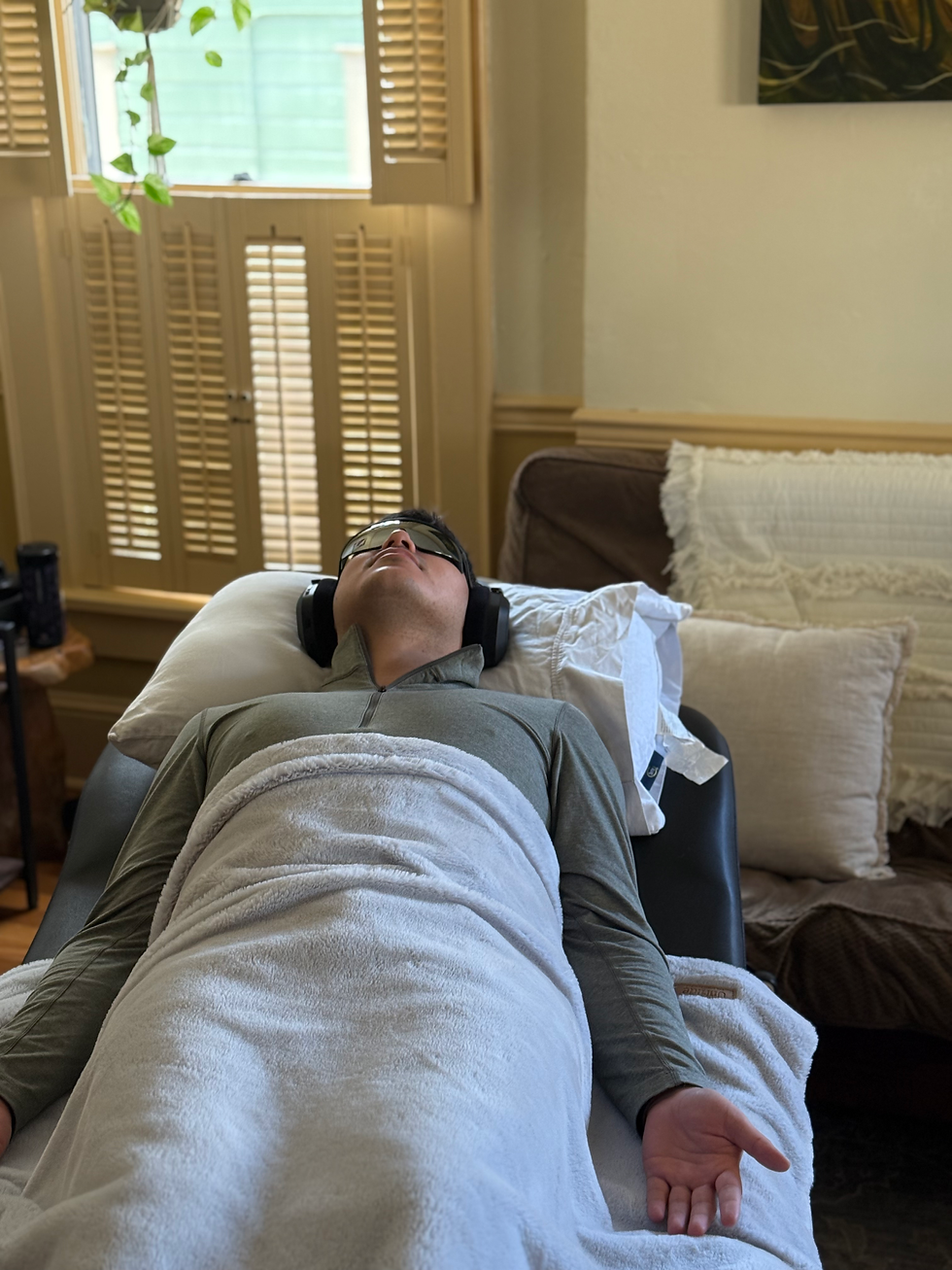 patient recieving Soundself treatment