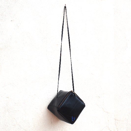 Thumbnail: petit sac cube matière recyclé