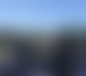 Magpie players come to Guthrie Street