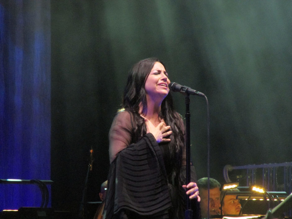 Evanescence performs a string of hits