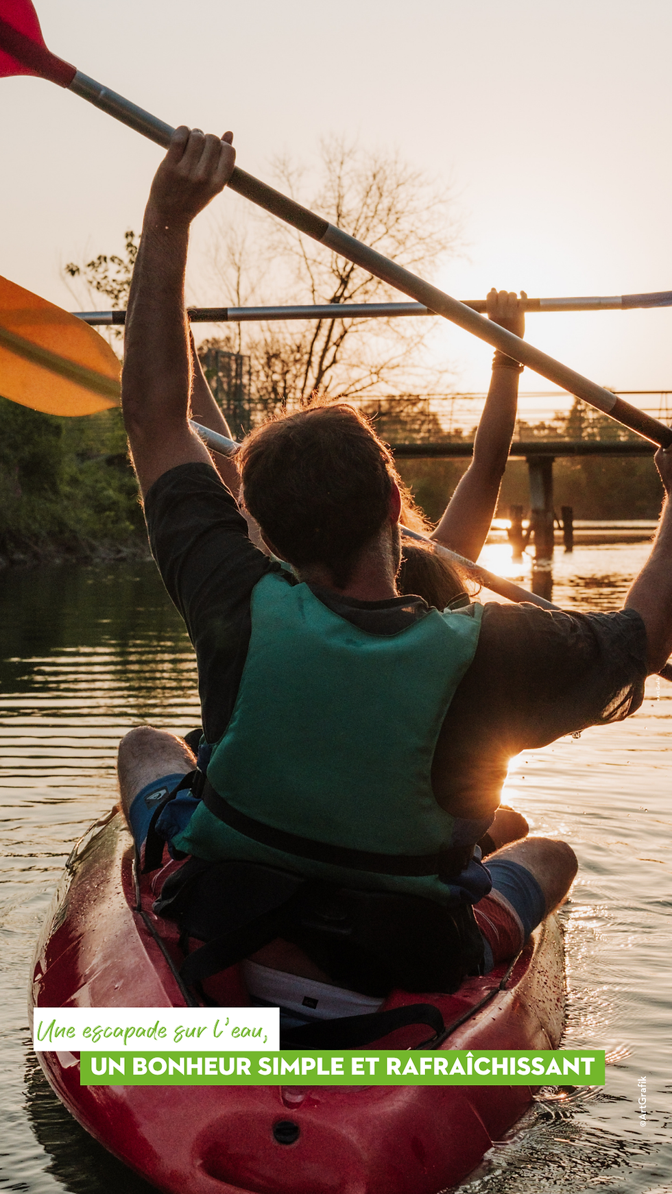 canoés sur le fleuve charente près de saintes au gite au pas de velours