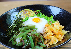 １６　冷やし山菜とろろ