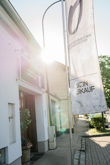 vinothek-weingut-oesterreicher-pfaffstaetten-wein