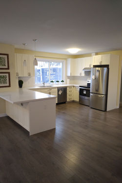 Full kitchen