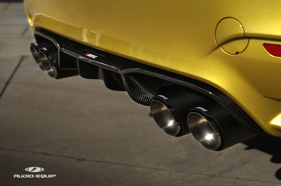 Akrapovic + Difusor trasero fibra de carbono