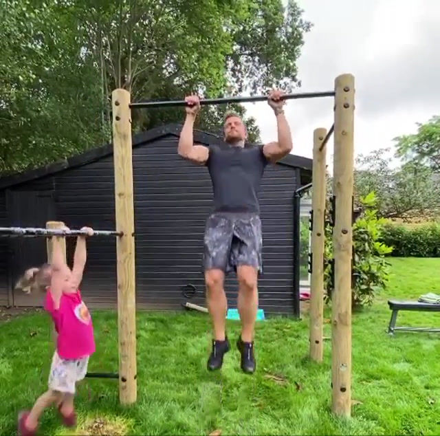 Thumbnail: Single pull up bar  & dip station
