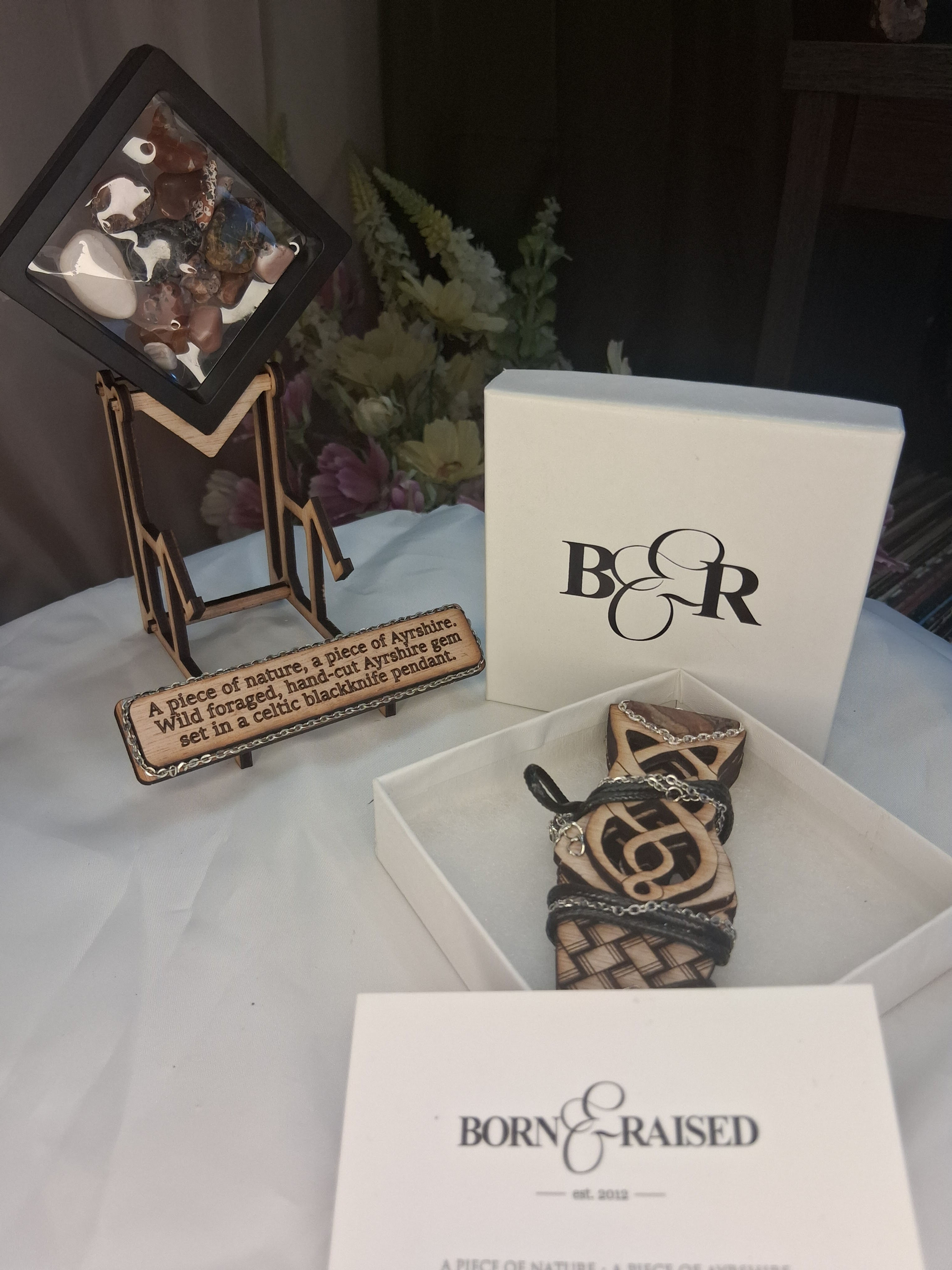 Window and Ferruginous Pendant Gift set