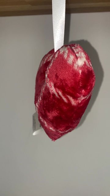 Thumbnail: Video of hanging heart