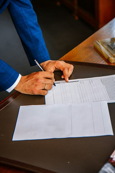 Signature d'une déclaration CE de conformité par le représentant légal du fabricant