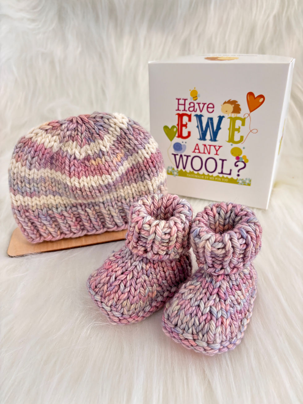 Thumbnail: Soft pink/soft lilac “Hello, I'm new here” booties with gift box