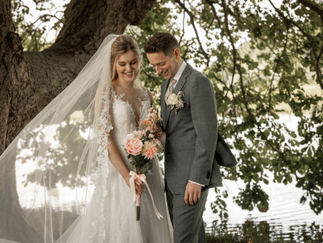 Pastel bruidsboeket huren