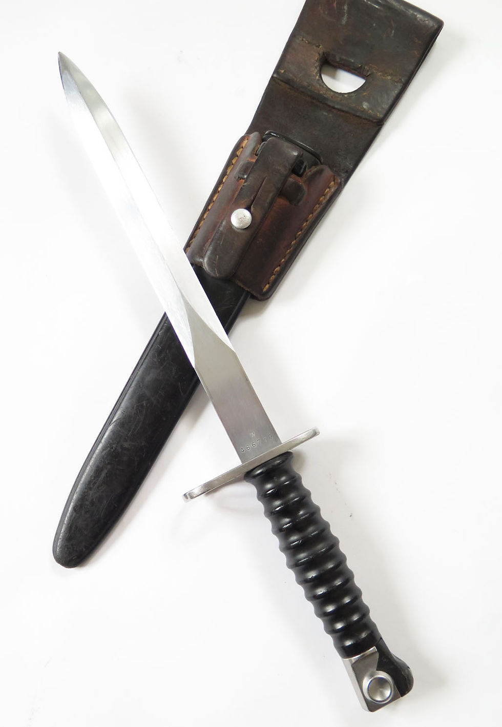 Thumbnail: Swiss SIG 57 Bayonet & Frog