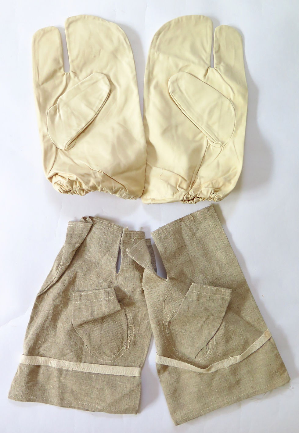 WW2 British AntiFlash & AntiGas Mittens Reds Militaria