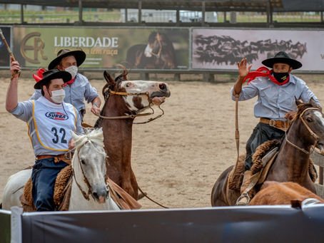 Trios campeões sobem ao pódio da Campereada Team Penning 2020