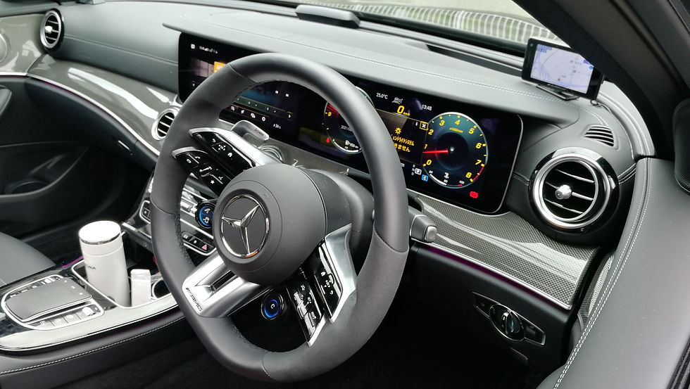 オシャレで未来チックな内装