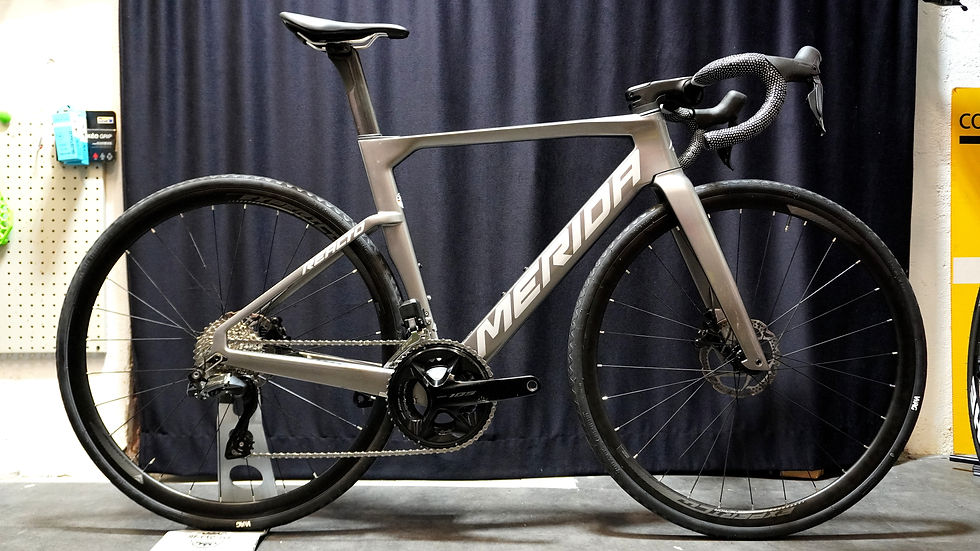 Merida Reacto Di2 “01”, telaio aero in carbonio, gruppo Shimano Di2 elettronico 12 velocità, bici da corsa performante