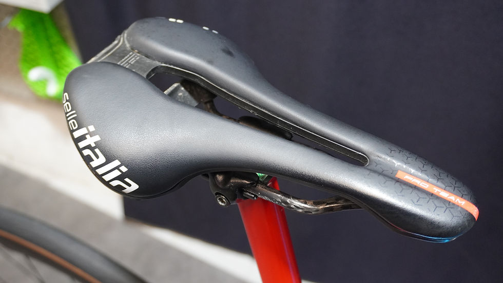 Olmo Nerax Team Edition Ultegra Di2 12 velocità con ruote Deda SL5, bici da corsa in carbonio ad alte prestazioni, leggera e