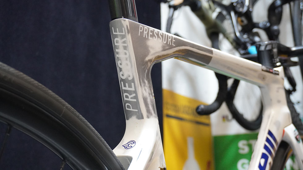 Miniatura: Bici da corsa Cinelli Pressure con Ultegra Di2 12 velocità e manubrio integrato Vision Metron, ruote Ursus in alluminio