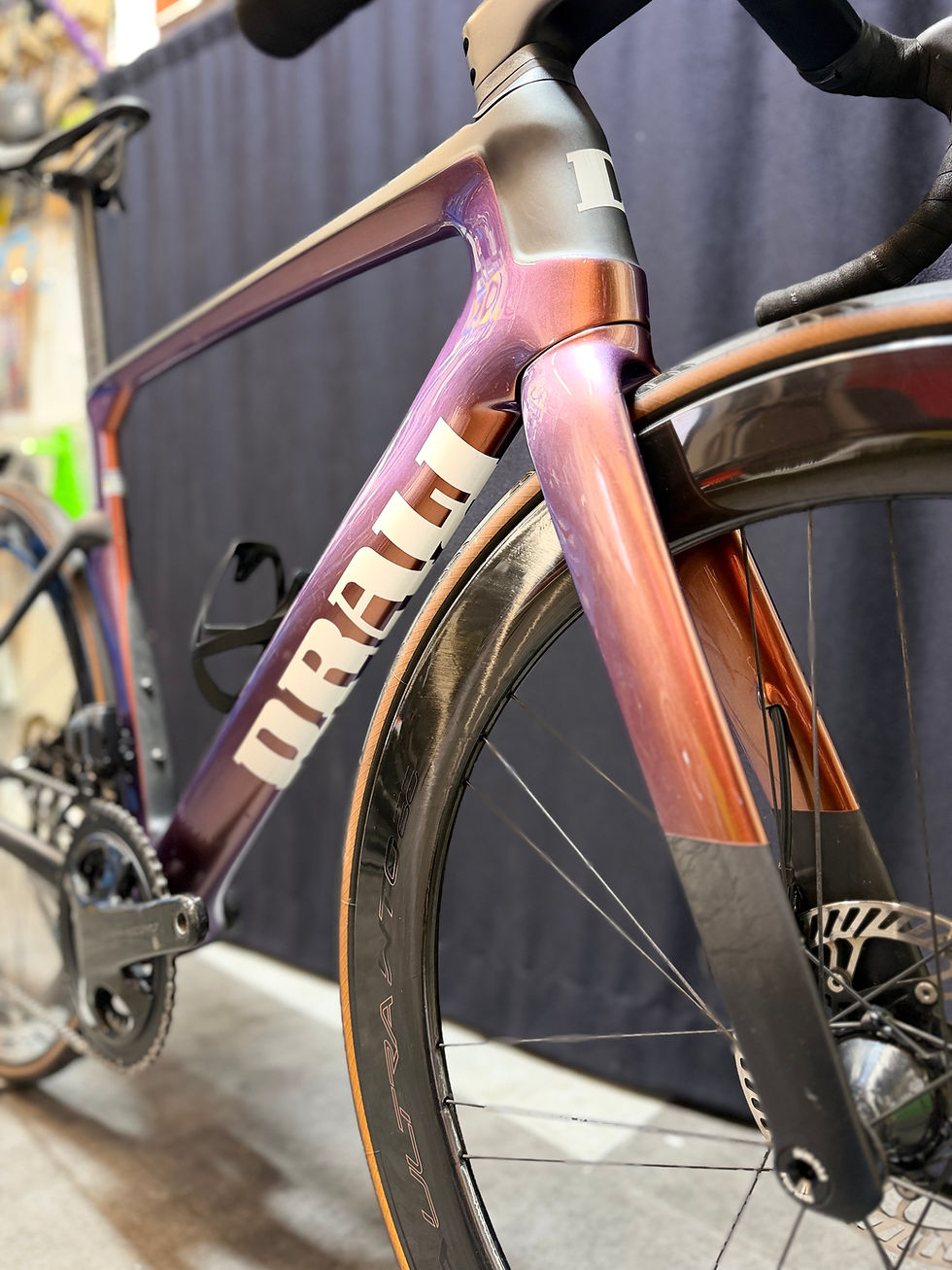 Miniatura: Bici da corsa Drali Iridio celebrativa Drali x Campagnolo con rapporti 52/37 e 10/33 e livrea esclusiva