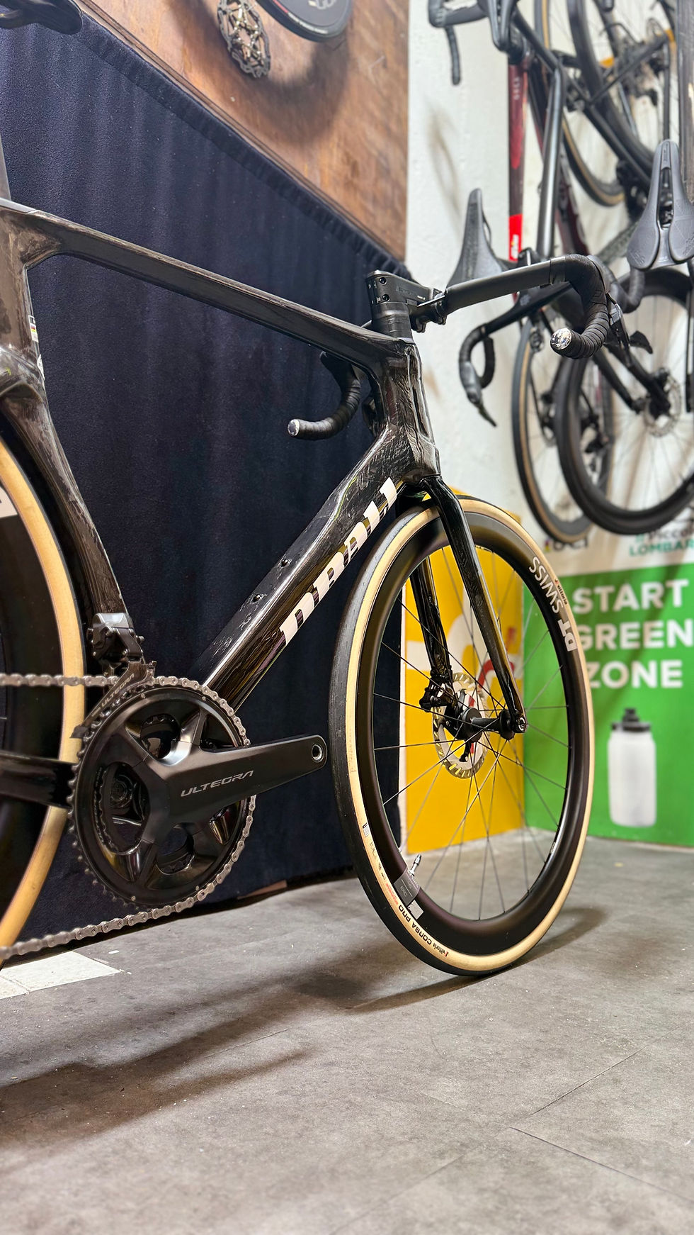 Miniature : Drali Iridio Pure Carbon taglia 58 con Shimano Ultegra Di2, ruote DT Swiss ERC 1400 e manubrio Vision Metron carbon