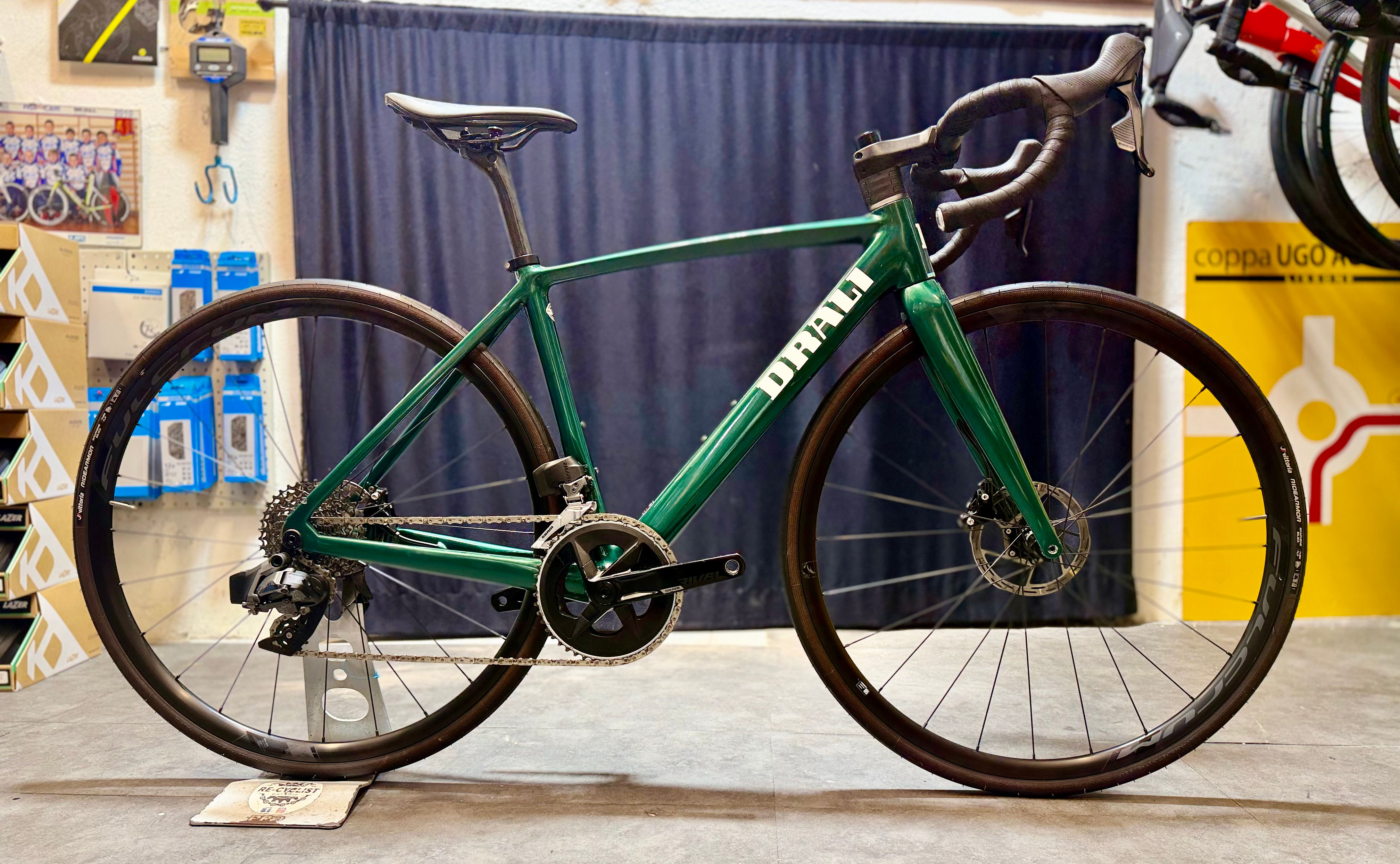 Drali Onice taglia 50 ex noleggio 2026 con SRAM Rival AXS, ruote Fulcrum in alluminio e passaggio cavi completamente integrat