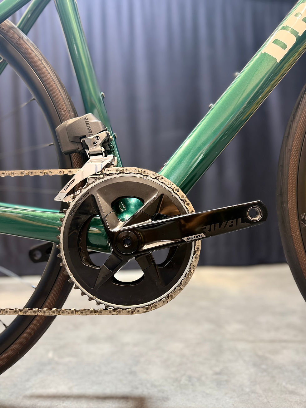 Drali Onice taglia 50 ex noleggio 2026 con SRAM Rival AXS, ruote Fulcrum in alluminio e passaggio cavi completamente integrat