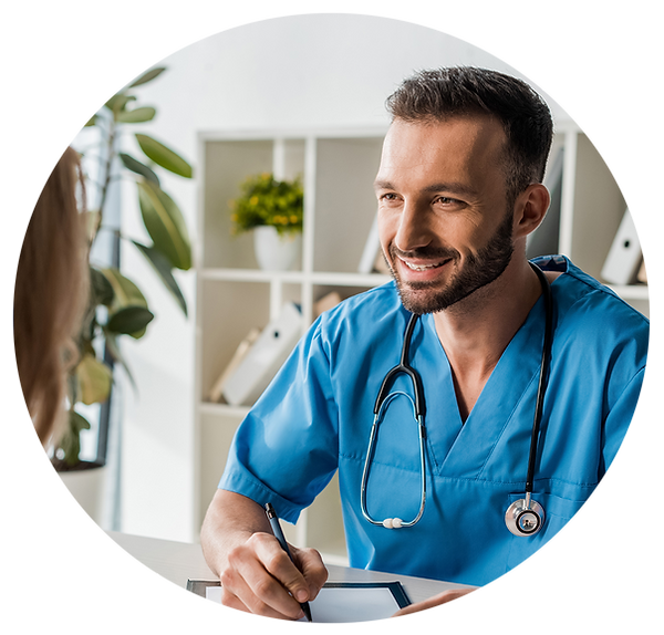 médico realizando uma consulta