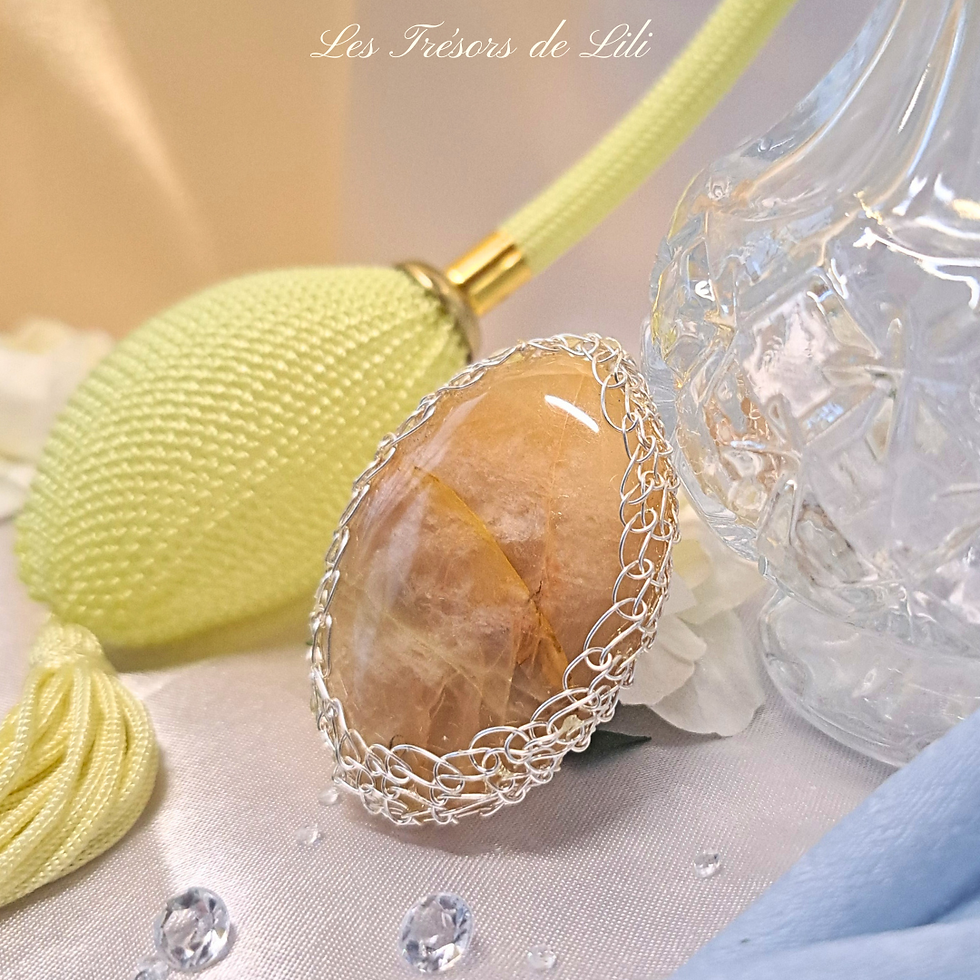 Broche en Pierre de Lune Orange Nacrée Premium - Pièce Unique Artisanale Les Trésors de Lili