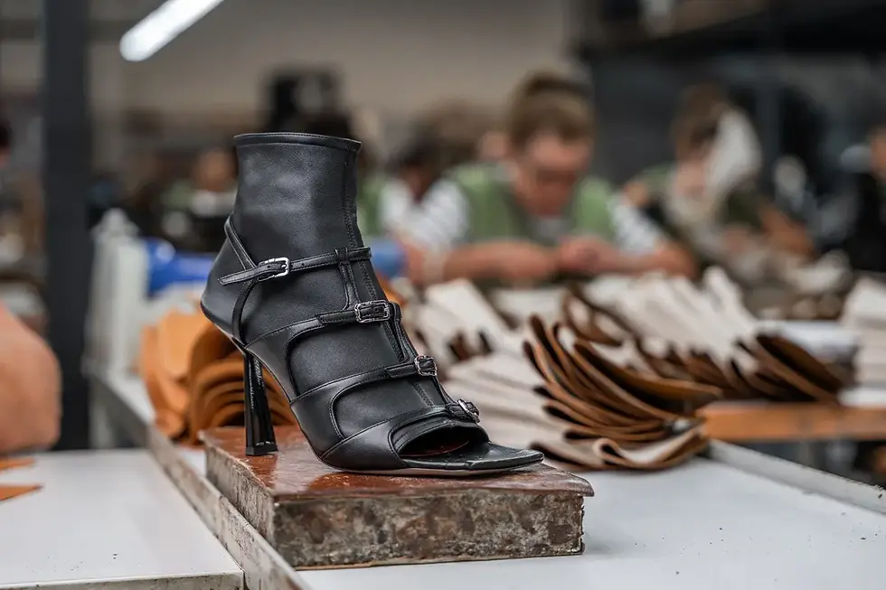 chaussures mode dans la manufacture de chaussures vise