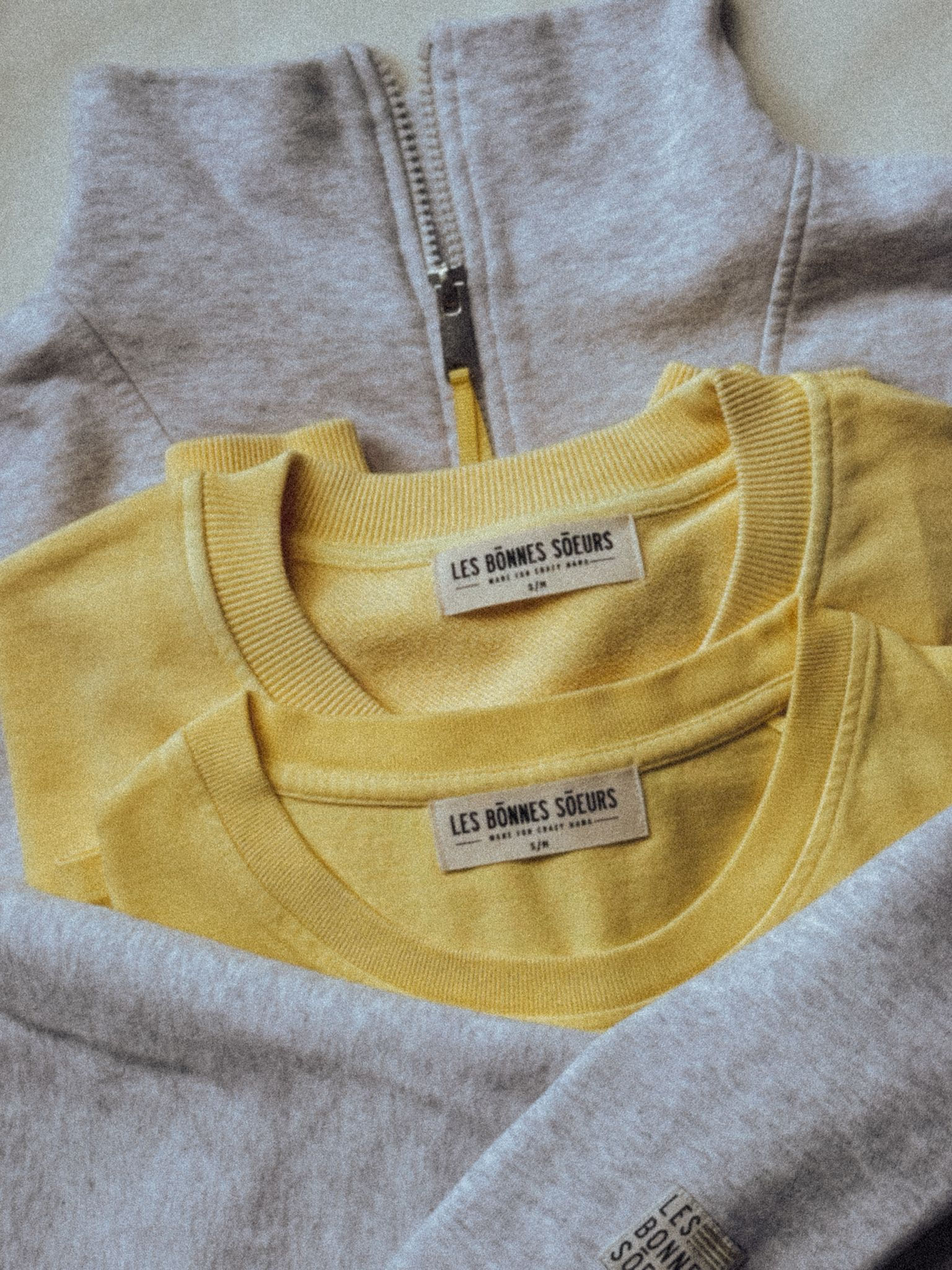 Sweat " BABE " jaune