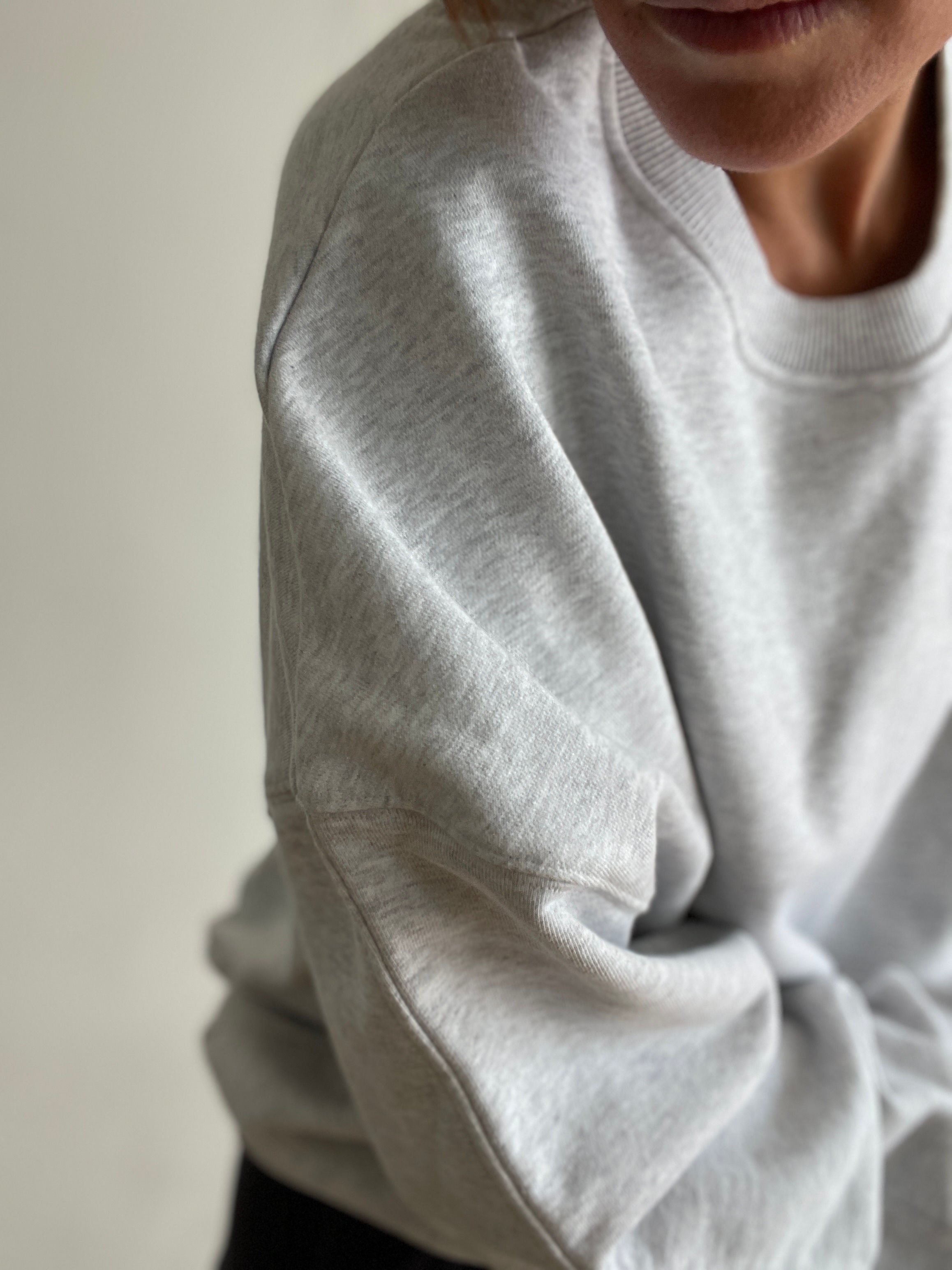 Sweat " BABE " gris chiné clair