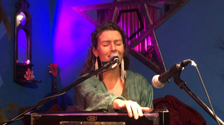 Jenny Lynne Sessions at Zu Cafe - Birthday Shamanic Gathering 076.JPG